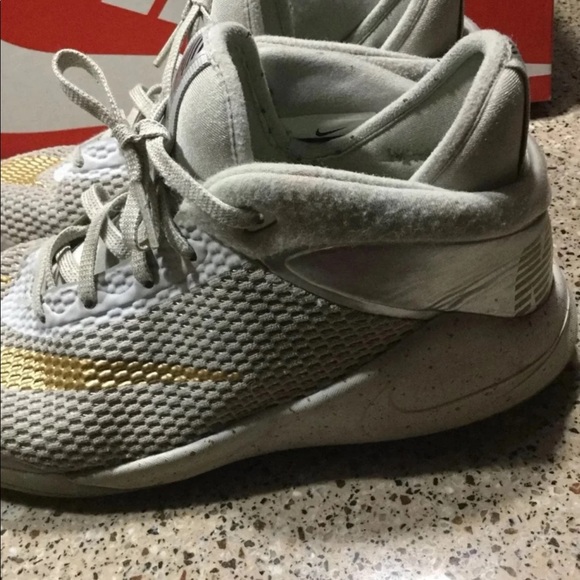 Nike Shoes Sz 6.5 - Picture 5 of 6